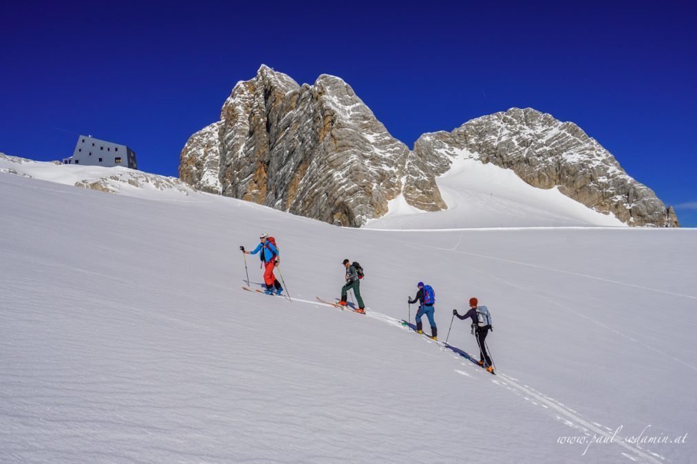 Von der Piste ins Gelände – Skitourenkurse für Einsteiger im Nationalpark Gesäuse