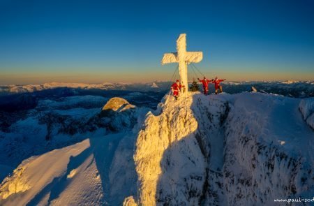 Licht ins Dunkel das Friedenslicht am Hohen Dachtstein,2995 m ©Sodamin 21