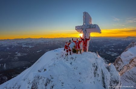 Licht ins Dunkel das Friedenslicht am Hohen Dachtstein,2995 m ©Sodamin 22