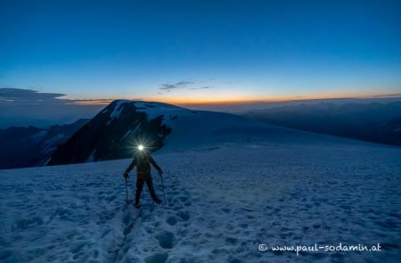 am gipfel des grossvenediger bei sonnenaufgang 1