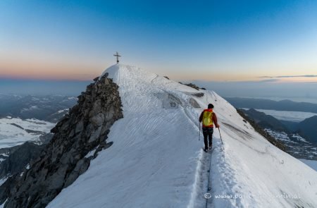 am gipfel des grossvenediger bei sonnenaufgang 2