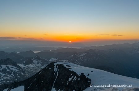 am gipfel des grossvenediger bei sonnenaufgang 3