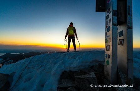 am gipfel des grossvenediger bei sonnenaufgang 4