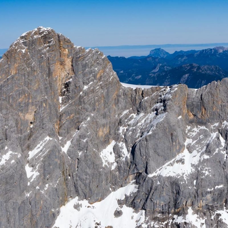 Flug über dem Nebel- Dachstein