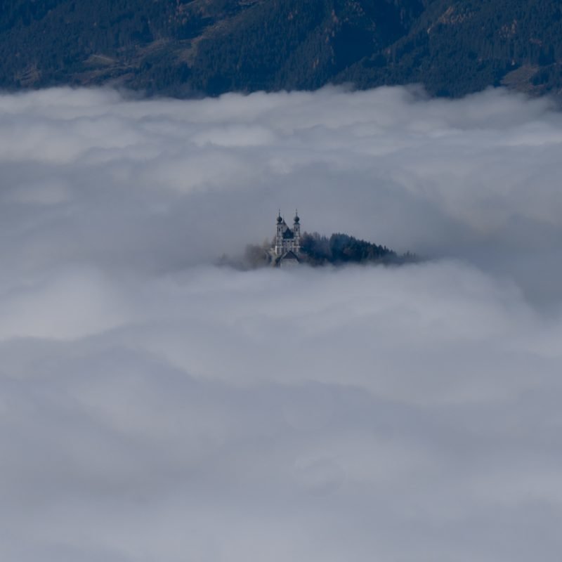 Flug über dem Nebel- Gesäuse