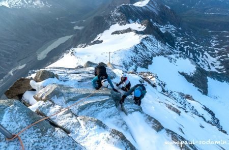 Großglockner 3798 m bei Sonnenaufgang am Gipfel, Top in Austria© Sodamin 11