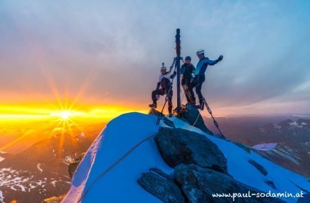 Großglockner 3798 m bei Sonnenaufgang am Gipfel, Top in Austria© Sodamin 8