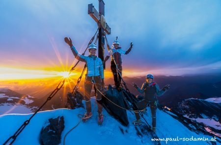 Großglockner 3798 m bei Sonnenaufgang am Gipfel, Top in Austria© Sodamin 9