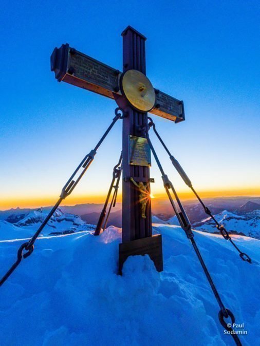 Großglockner 3798m, seine Majestät , – bei Sonnenaufgang am Gipfel