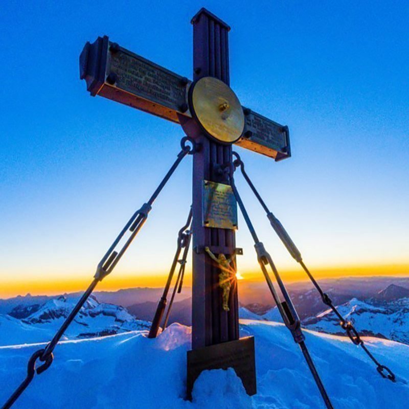 Großglockner 3798m, seine Majestät , – bei Sonnenaufgang am Gipfel