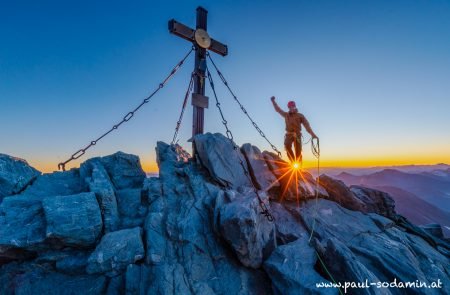 grossglockner am gipfel bei sonnenaufgang photo by sodamin paul 44