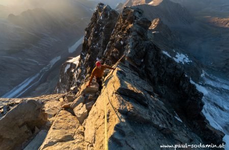 grossglockner am gipfel bei sonnenaufgang photo by sodamin paul 52