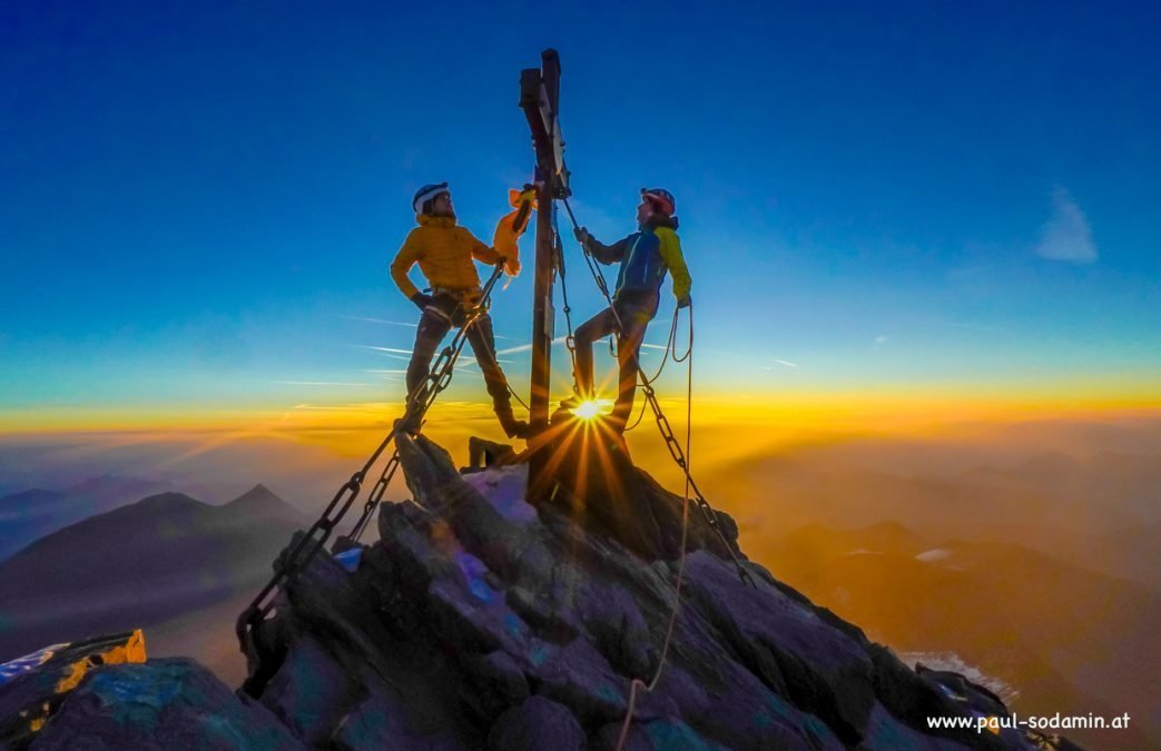 Großglockner 3798m bei Sonnenaufgang am Gipfel