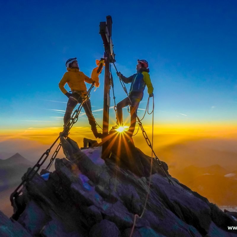 Großglockner 3798m bei Sonnenaufgang am Gipfel