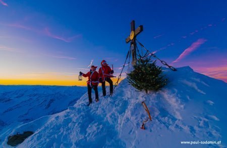 Großglockner mit dem Weihnachtsbaum und Friedenslicht © Sodamin Paul 2