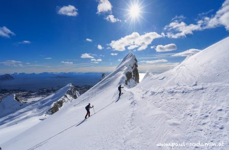 Skitouren auf den Lofoten zwischen Himmel und Meer