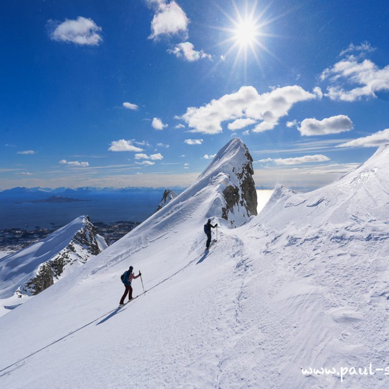 Skitouren auf den Lofoten zwischen Himmel und Meer