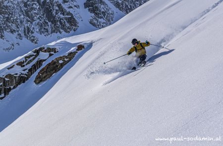 Skitouren rund um die Essener-Rostocker Hütte mit Pulver Paul 1