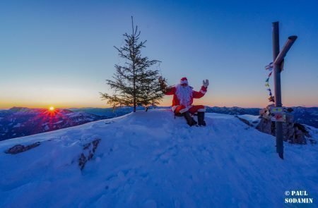 Sparafeld Weihnachtsmann in den Bergen unterwegs 11