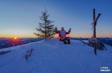 Sparafeld Weihnachtsmann in den Bergen unterwegs 12