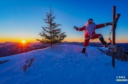 Sparafeld Weihnachtsmann in den Bergen unterwegs 25