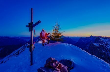 Sparafeld Weihnachtsmann in den Bergen unterwegs 3 Kopie