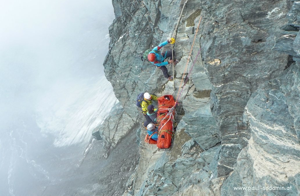 Großglockner 3798m,  Bergführer durch Steinschlag schwer verletzt.