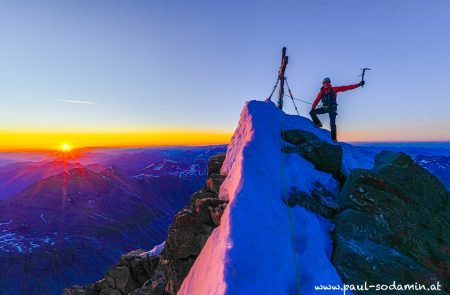 top of austria grossglockner3798 m bei sonnenaufgang. 12