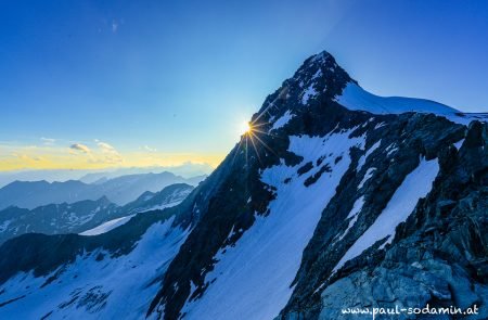 top of austria grossglockner3798 m bei sonnenaufgang. 3
