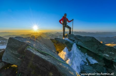 top of austria grossglockner3798 m bei sonnenaufgang. 30