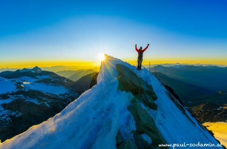 top of austria grossglockner3798 m bei sonnenaufgang. 32