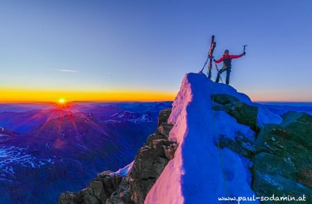 top of austria grossglockner3798 m bei sonnenaufgang. 9