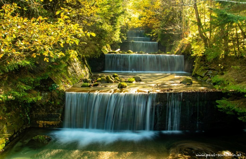 Wasser, die Kraft der Natur hat eine magische Wirkung.