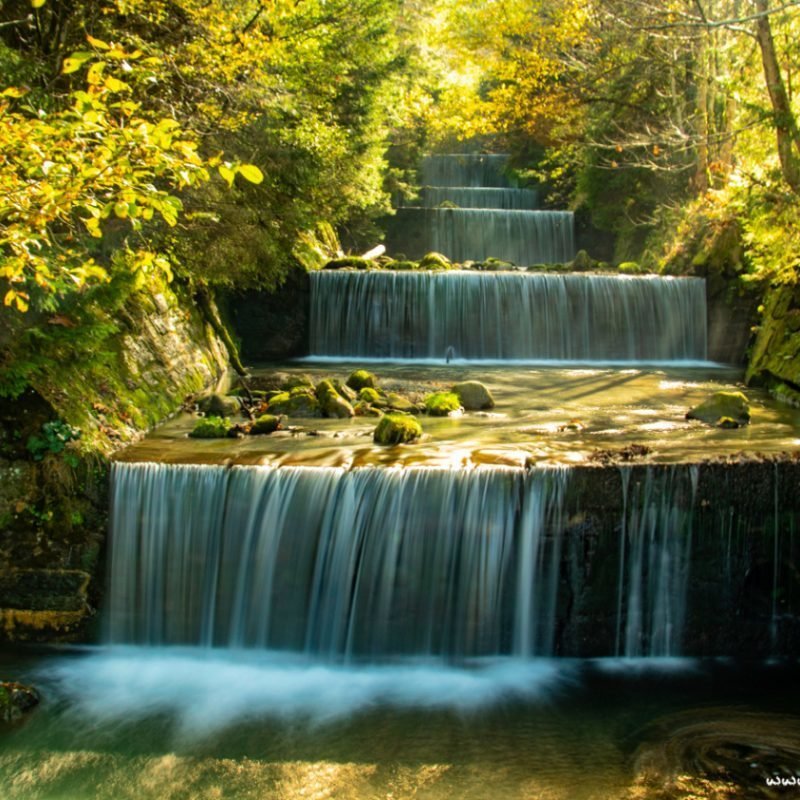 Wasser, die Kraft der Natur hat eine magische Wirkung.